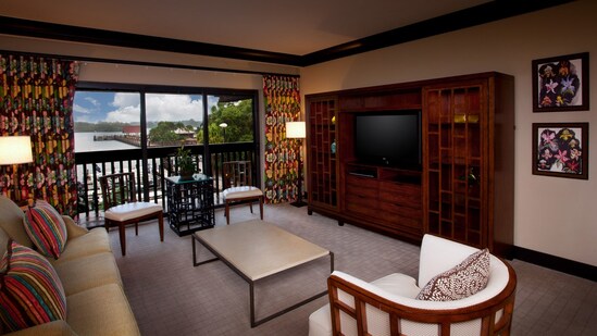 polynesian-resort-1-bedroom-suite-club-level-00 (1)